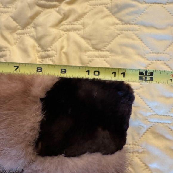 Two fur accent pillows - Picture 6 of 8